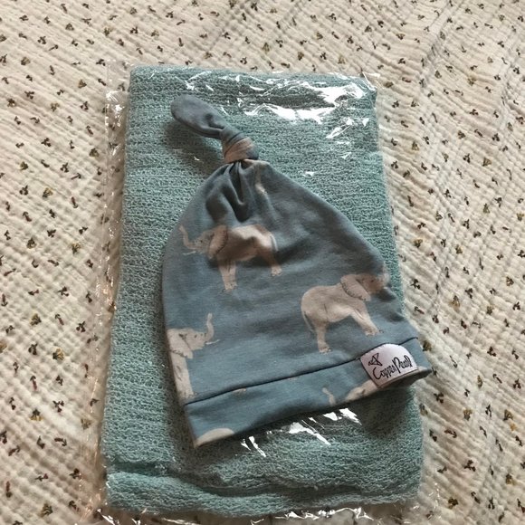 Newborn baby hat and wrap - Picture 1 of 3